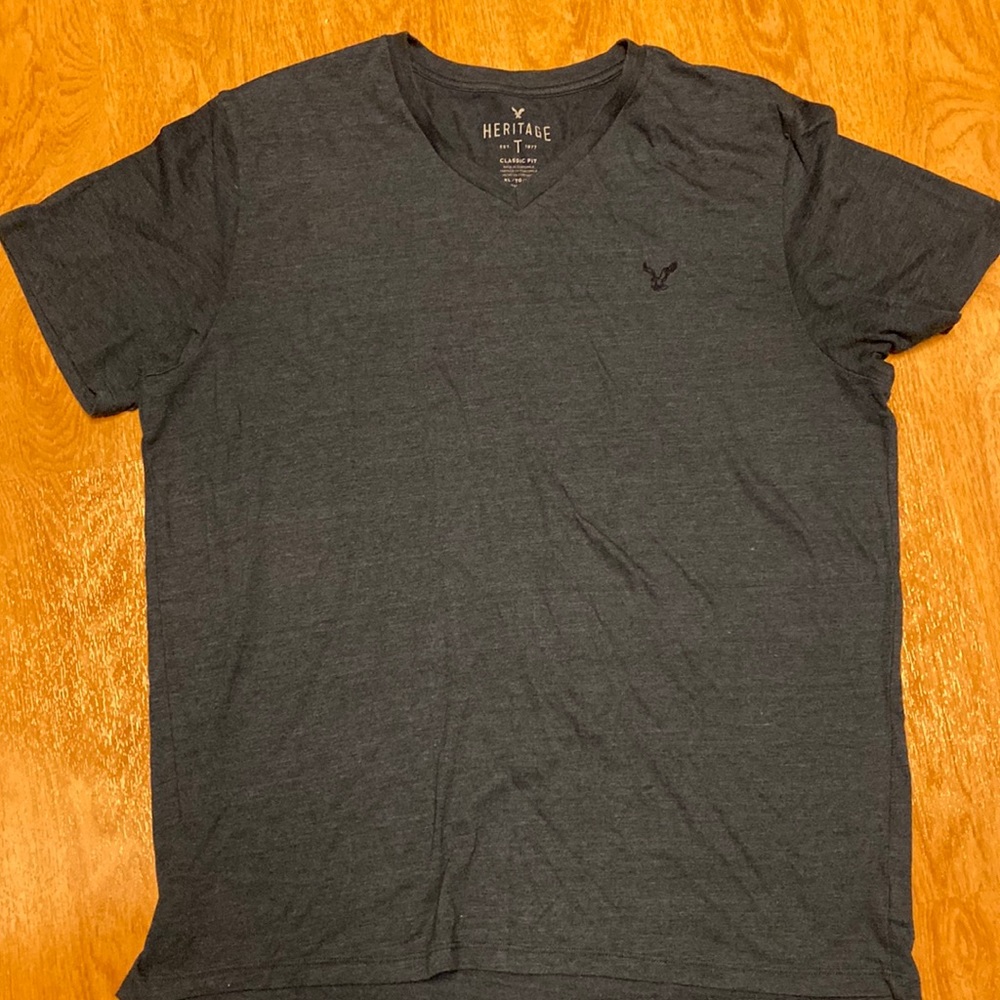 New- American Eagle SS V-Neck T Shirt